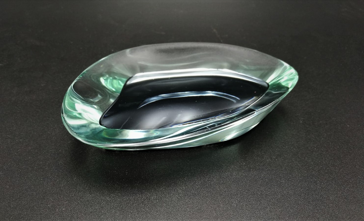 FontanaArte, fontana, arte, posacenere, ashtray, fermacarte, svuotatasche, portaoggetti, minuteria, cristallo, molato, verde, acquamarina, anni, 50, firma, acido, Italia, Italy,