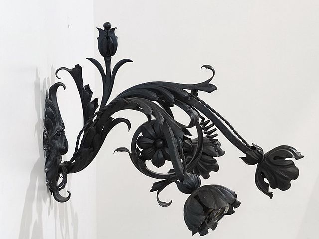 lampada, parete, ferro, battuto, decoro, foglie, acanto, tralci, fiori, mascherone, wrought, iron, sconce, lamp, 