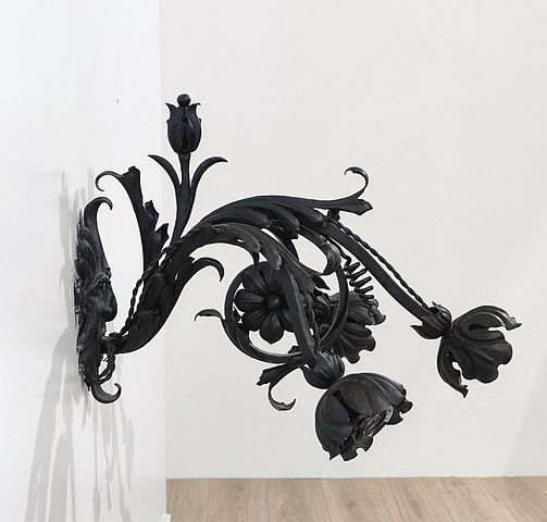 lampada, parete, ferro, battuto, decoro, foglie, acanto, tralci, fiori, mascherone, wrought, iron, sconce, lamp, 