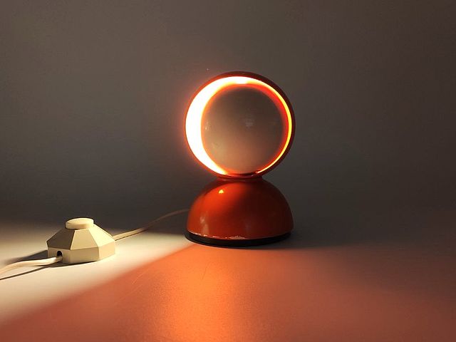 Eclisse, Artemide, design, Vico, Magistretti, 1965, Compasso, doro, 1967, lampada, tavolo, bianca, originale, metallo, verniciato, painted, metal, red, orange, white, lamp, 1960s, Italy, 