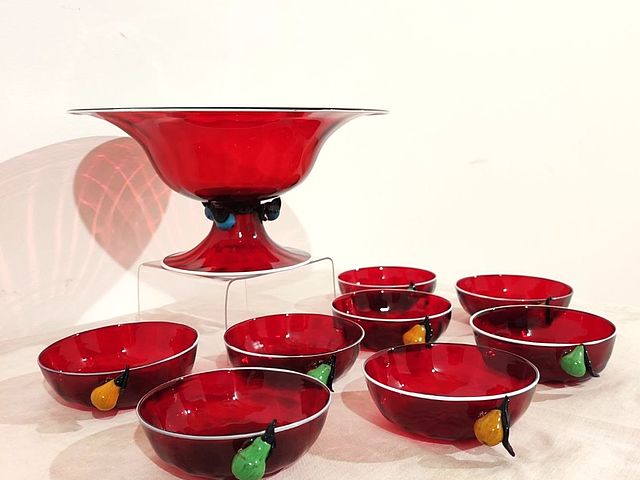 Barovier, anni20, servizio, macedonia, dessert, dolce, vetro, soffiato, rosso, pere, vetro, giallo, verde, celeste, anni30, 1919, 1934, Murano, Barovier, Italia, antiquariato, antiques, red, glass, blowing, 1920s, 1930s, 