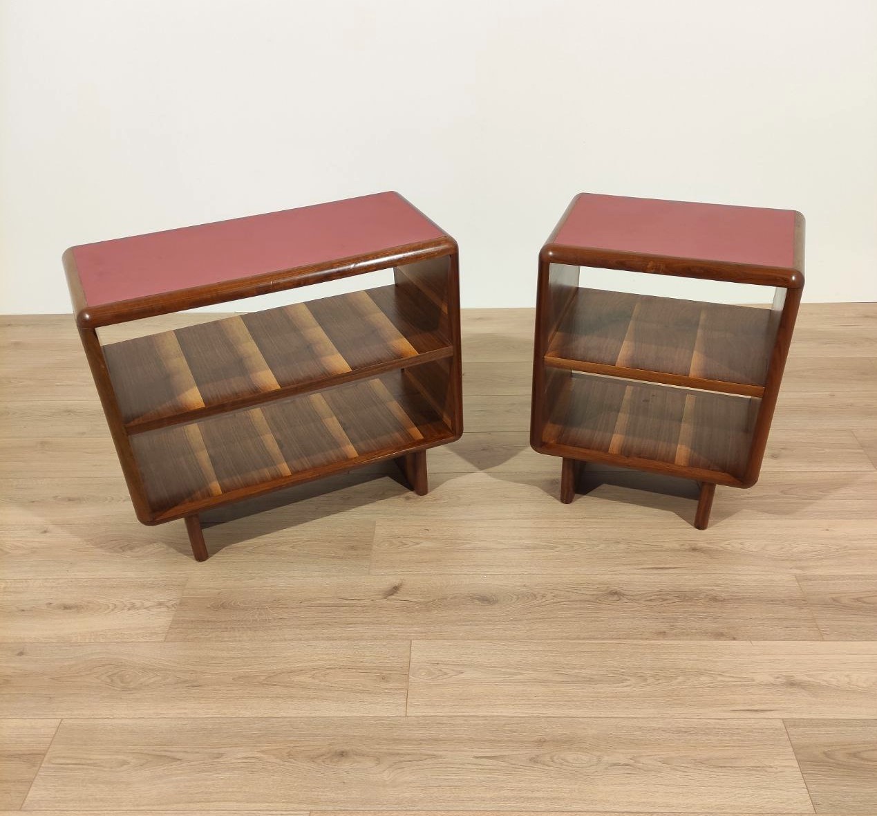 set, 2, mobiletti, etagere, librerie, comodino, credenzina, design, italiano, modernariato, midcentury, Italia, legno, noce, formica, rossa, borsani, ulrich, 