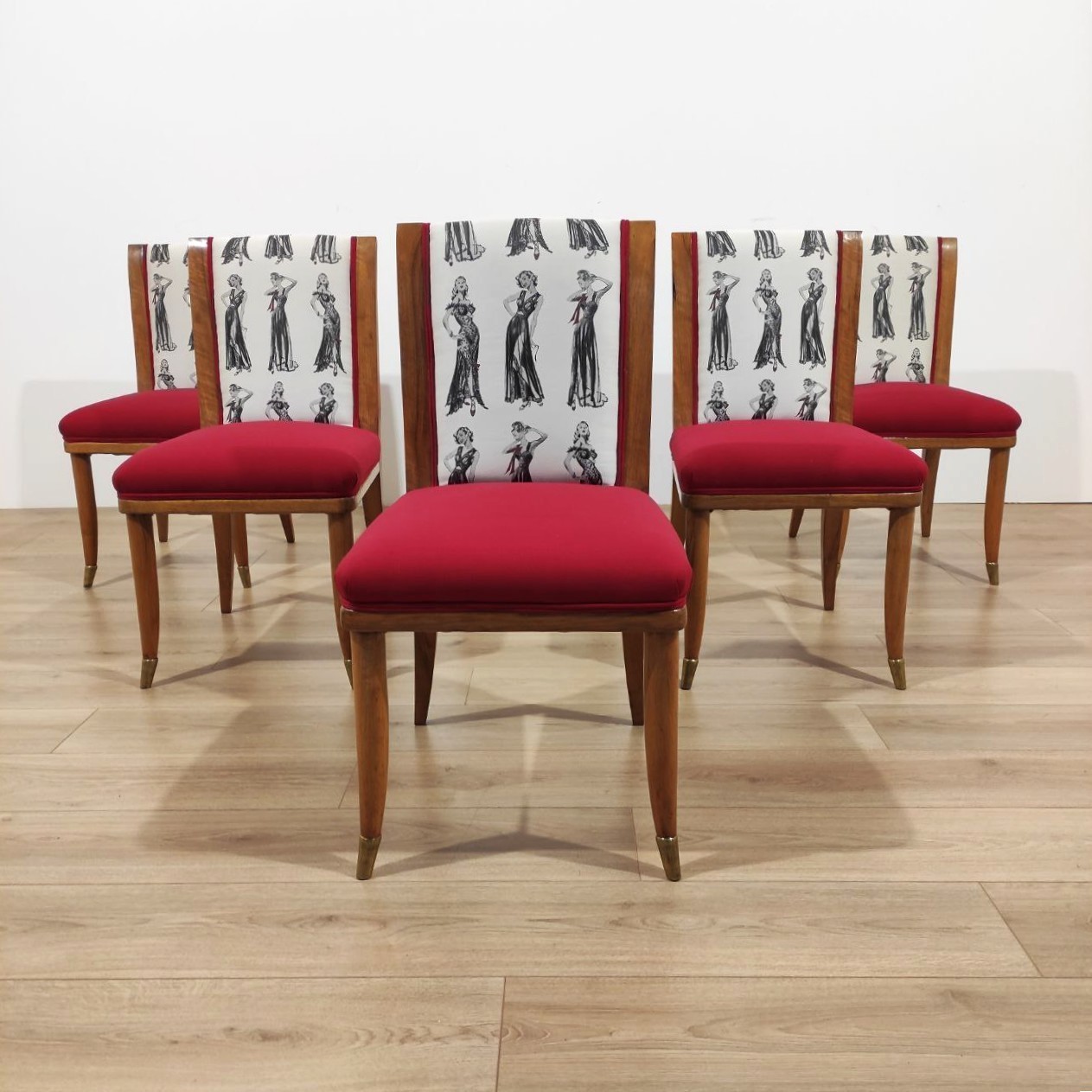 Tomaso, Buzzi, sei, sedie, Ulrich, Melchiorre, Bega, legno, noce, design, Italia, anni50, 1950, tessuto, stampa, rosso, ottone, six, chairs, italian, design, 1950s, walnut, wood, brass, high, quality, fabric,