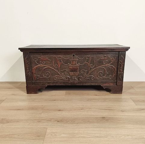 cassone, antico, legno, scolpito, intagliato, motivi, vegetali, animali, Italia, XIXsec, 