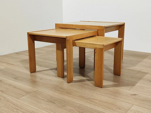 Set, 3, tavolini, nido, legno, frassino, disegner, Afra, Tobia, Scarpa, Cassina, modello777, Etichette, carta, Cassina, Italia, anni60, three, ash, nesting, tables, designed, by, Afra, Tobia, Scarpa, Cassina, model, no777, Italy, 1960s, 