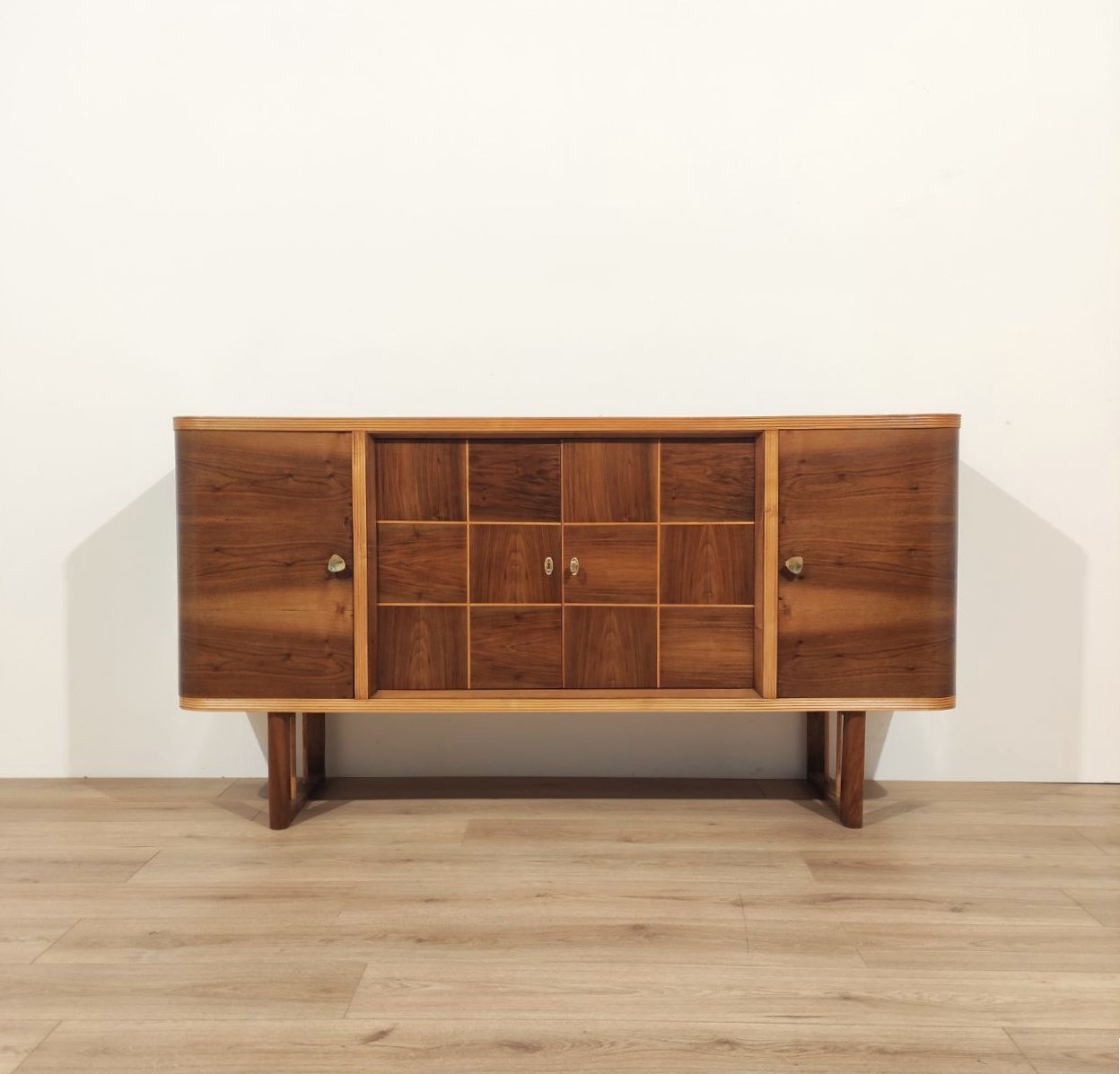 credenza, legno, noce, maniglie, chiave, ottone, razionalista, anni50, Italia, produzione, alta, qualità, italian, sideboard, walnut, wood, brass, 1950s, 