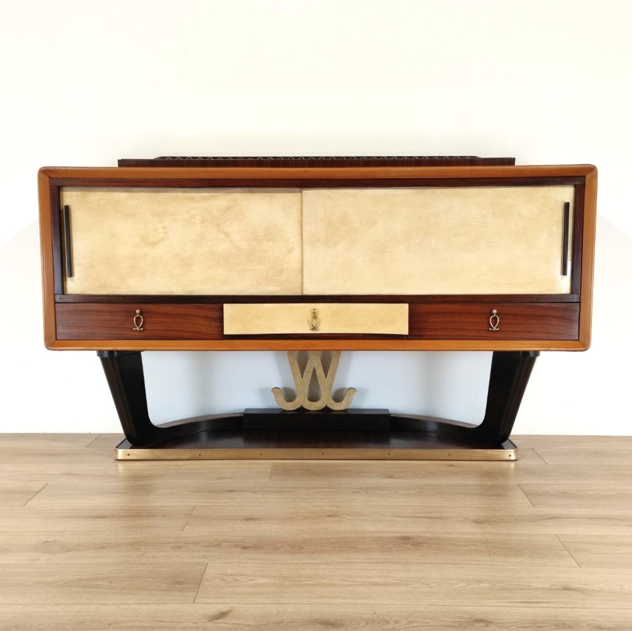 credenza, Osvaldo, Borsani, mobili, Varedo, anni50, legno, ottone, pergamena, mid-century, sideboard, Borsani, wood, brass, parchment, design, Italy, 1950s, 