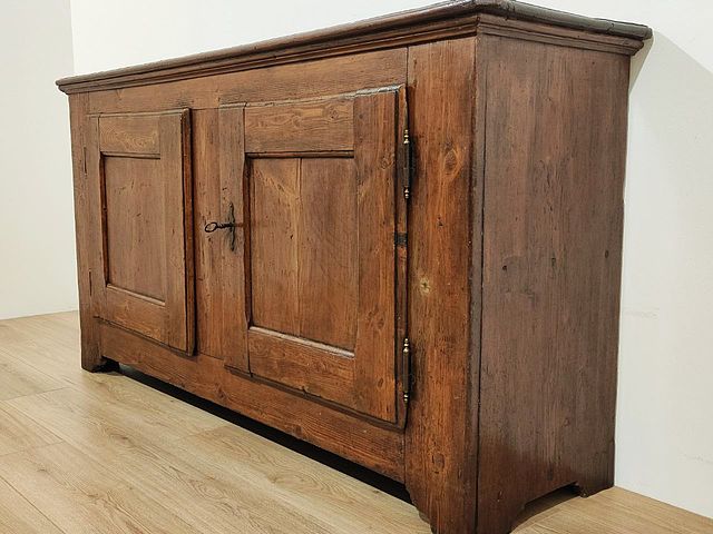 credenza, credenzona, antica, legno, massello, tinto, noce, XVIIIsec, 1700, Italia, 