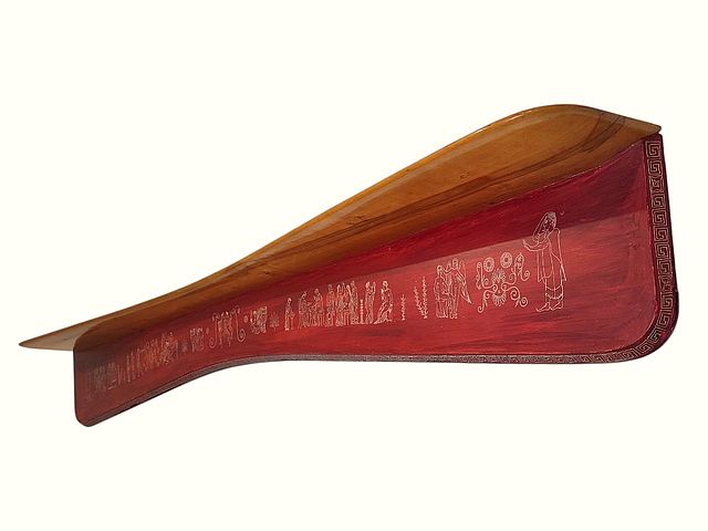grande, mensola, legno, noce, laccatura, rosso, porpora, figure, bianche, gusto, antico, decoro, produzione, artigianale, alta, qualità, Italia, anni50, 