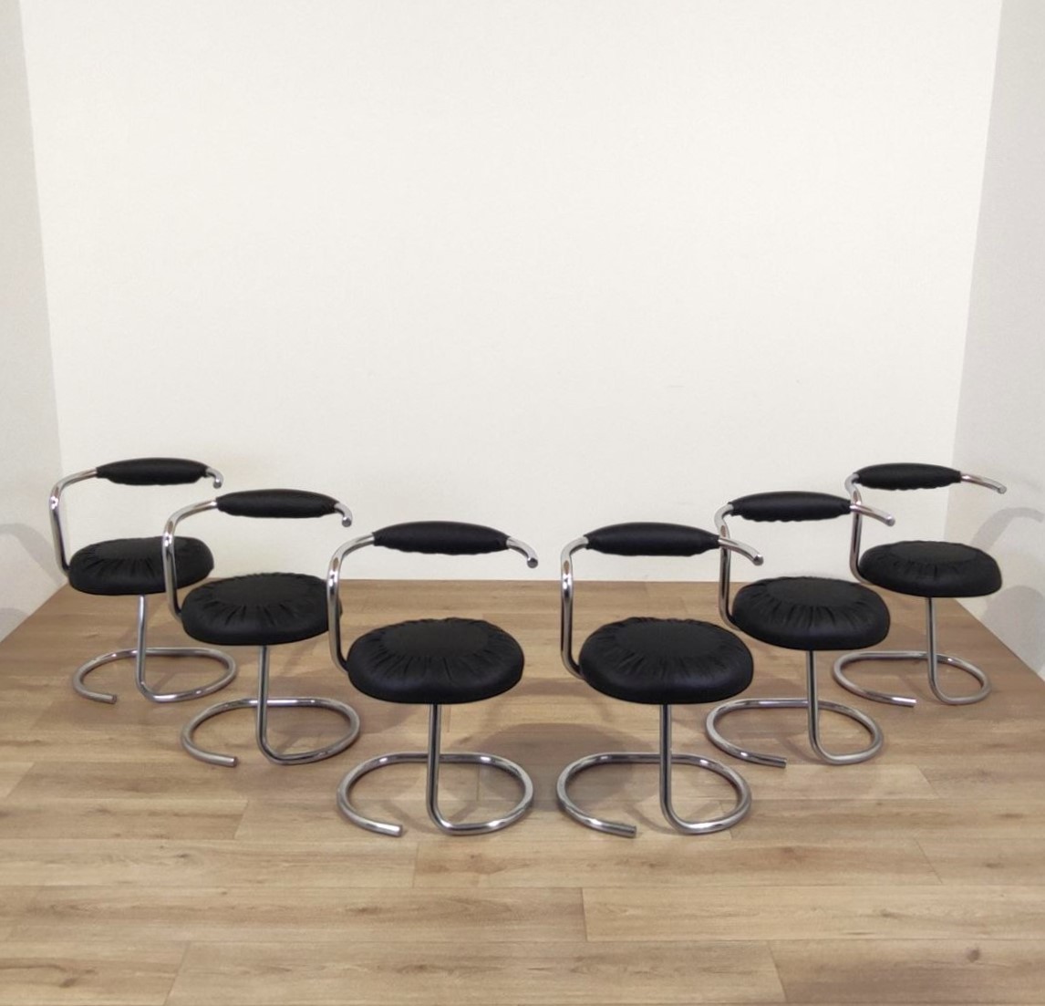 Gruppo, 6, sei, sedie, modello, Cobra, design, Giotto, Stoppino, rivestimento, rinnovato, ecopelle, nera, struttura, tubolare, metallo cromato, Italia, anni70, Set, 6, Cobra, chairs, designed, by, Giotto, Stoppino, upholstery, renovated, black, eco-leather, ecoleather, tubular, frame, chromed, metal, Italy, 1970s,
