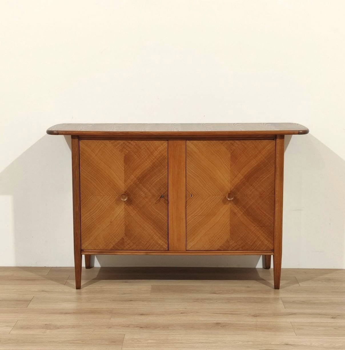 credenza, italiana, rustica, chiave, ante, legno, castagno, linee, essenziali, Italia, anni50, rustic, sideboard, 1950s, Italy, 