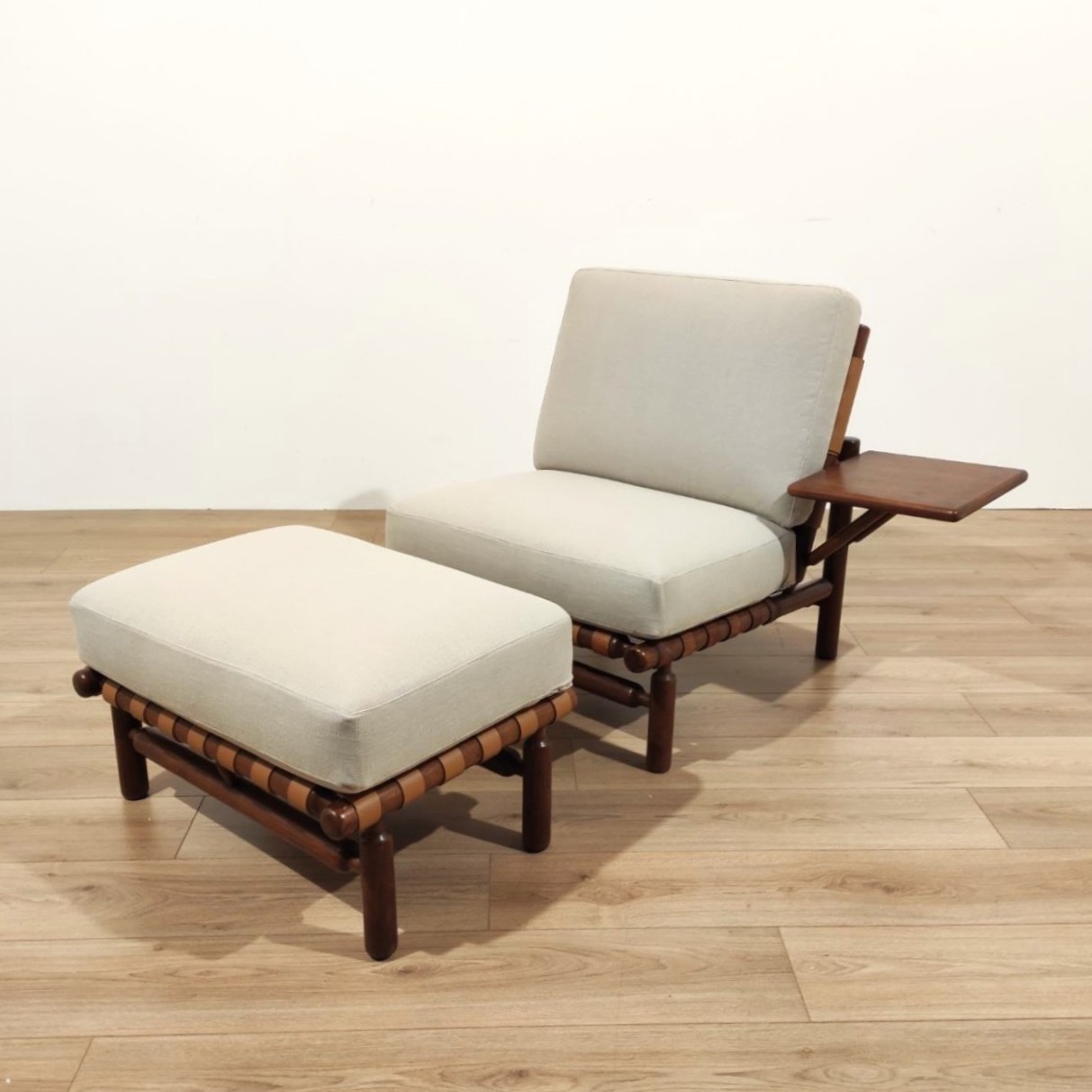 Ilmari, Tapiovaara,modello, IT57, Paolo, Arnaboldi, loung, chair, 1950s, madeinitaly, poltrona, tavolino, poggiapiedi, cuoio, legno, teak, tessuto, anni50, Permanente, Selettiva, Mobili, Cantù,