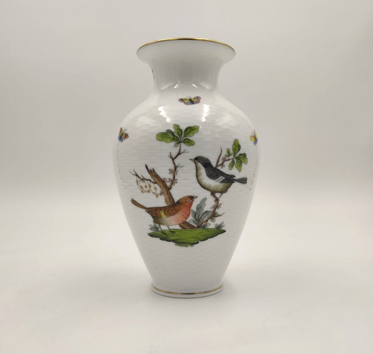 Herend, Hungary, vaso, porcellana, ceramica, bianco, herend, Rothschild, Osier, XXsec, decoro, uccelli, insetti, farfalle, Vase, herend, hungary,