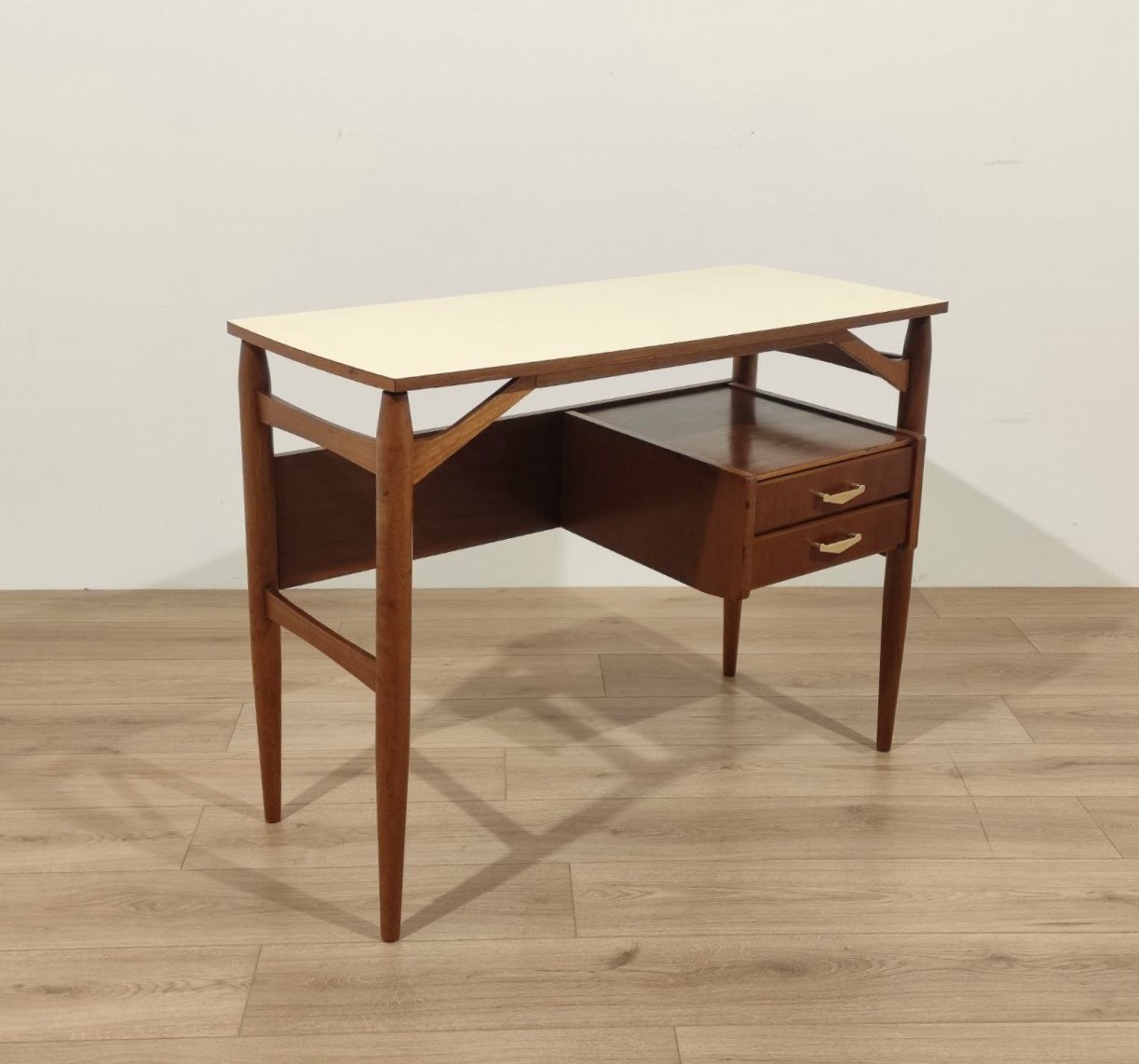 Scrittoio, due, cassetti, produzione, DalVera, legno, mogano, piano, formica, maniglie, ottone, Marchio, fuoco, Italia, anni60, Two-drawer, desk, by, Dal Vera, mahogany, frame, Formica, top, brass, handles, DalVera, Italy, 1960s,