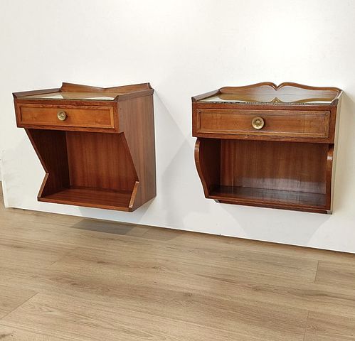 comodini, coppia, diversi, uguali, produzione, italiana, anni, 50, noce, mogano, pensili, Italy, design, 