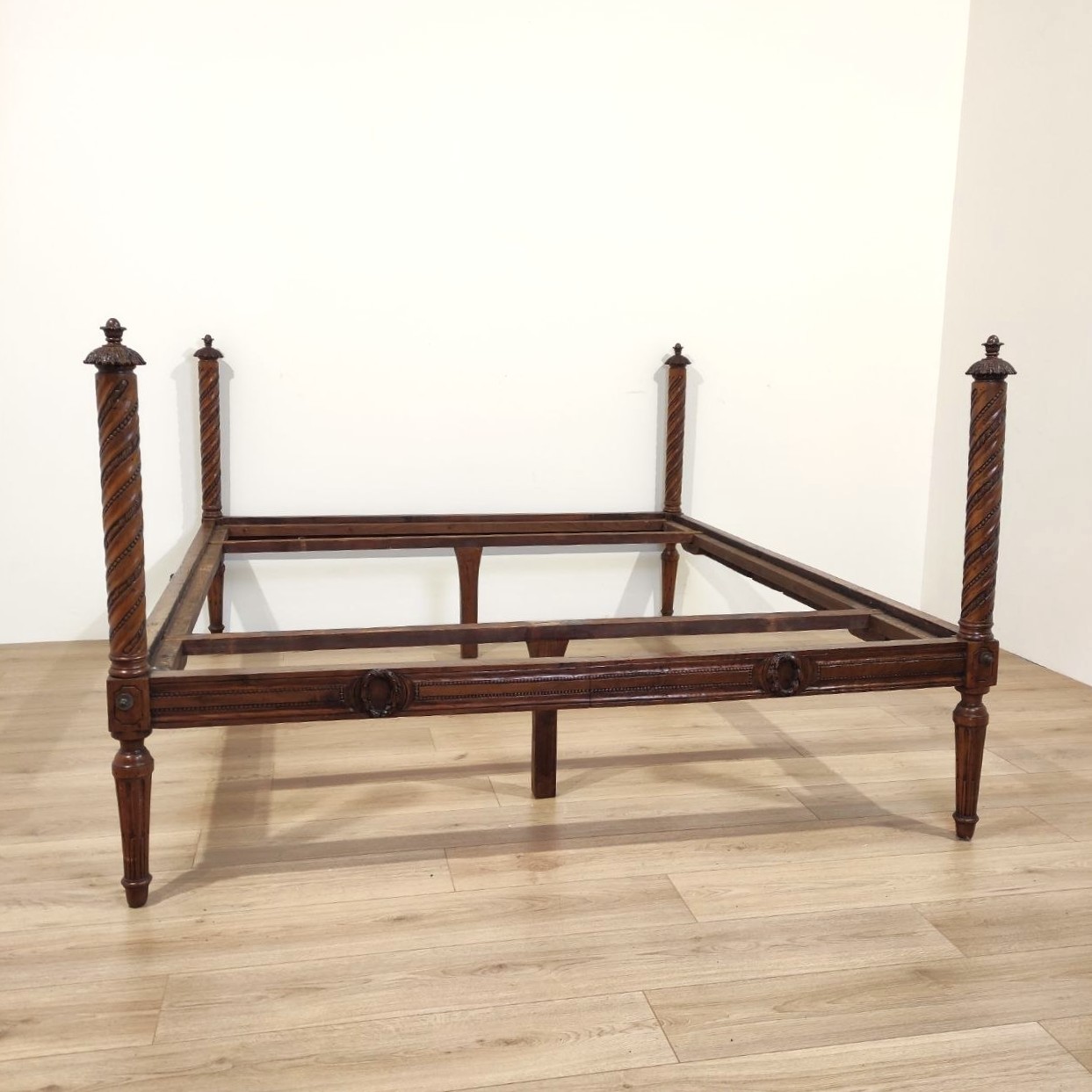 letto, antico, legno, noce, neoclassico, quattro, colonne, tornite, legno, intagliato, XVIIIsec, 1700, 