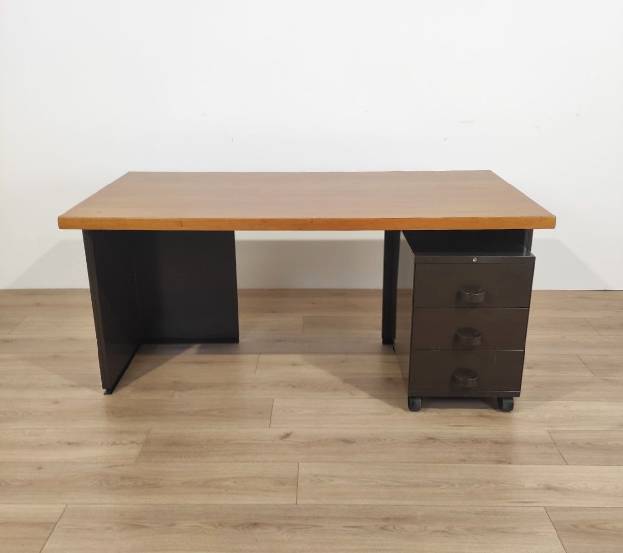 Graphis, scrivania, Tecno, design, 1968, Osvaldo, Borsani, Eugenio, Gerli, ufficio, scrivania, anni70, metallo, verniciato, marrone, piano, legno, noce, Graphis, modular, system, 