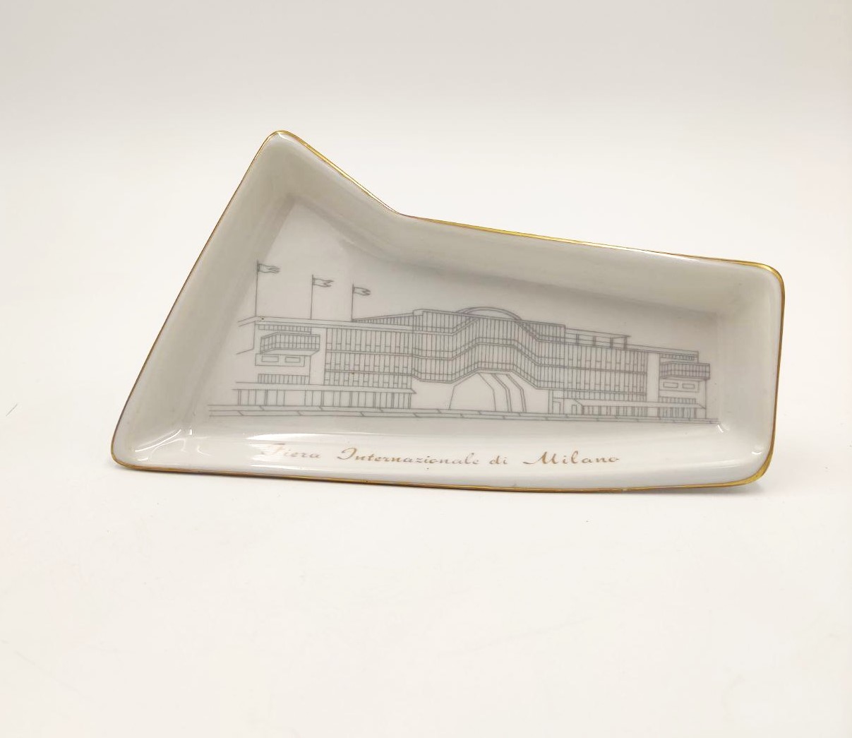 Richard, Ginori, Giò, Ponti, marchio, serpentina, blu, ceramica, bianca, Fiera, Internazionale, Milano, 1951, anni50, GioPonti, design, 