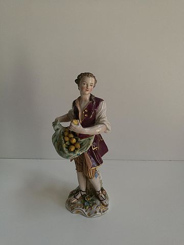 Ceramica Frankenthal raccoglitore di frutta XVIII secolo