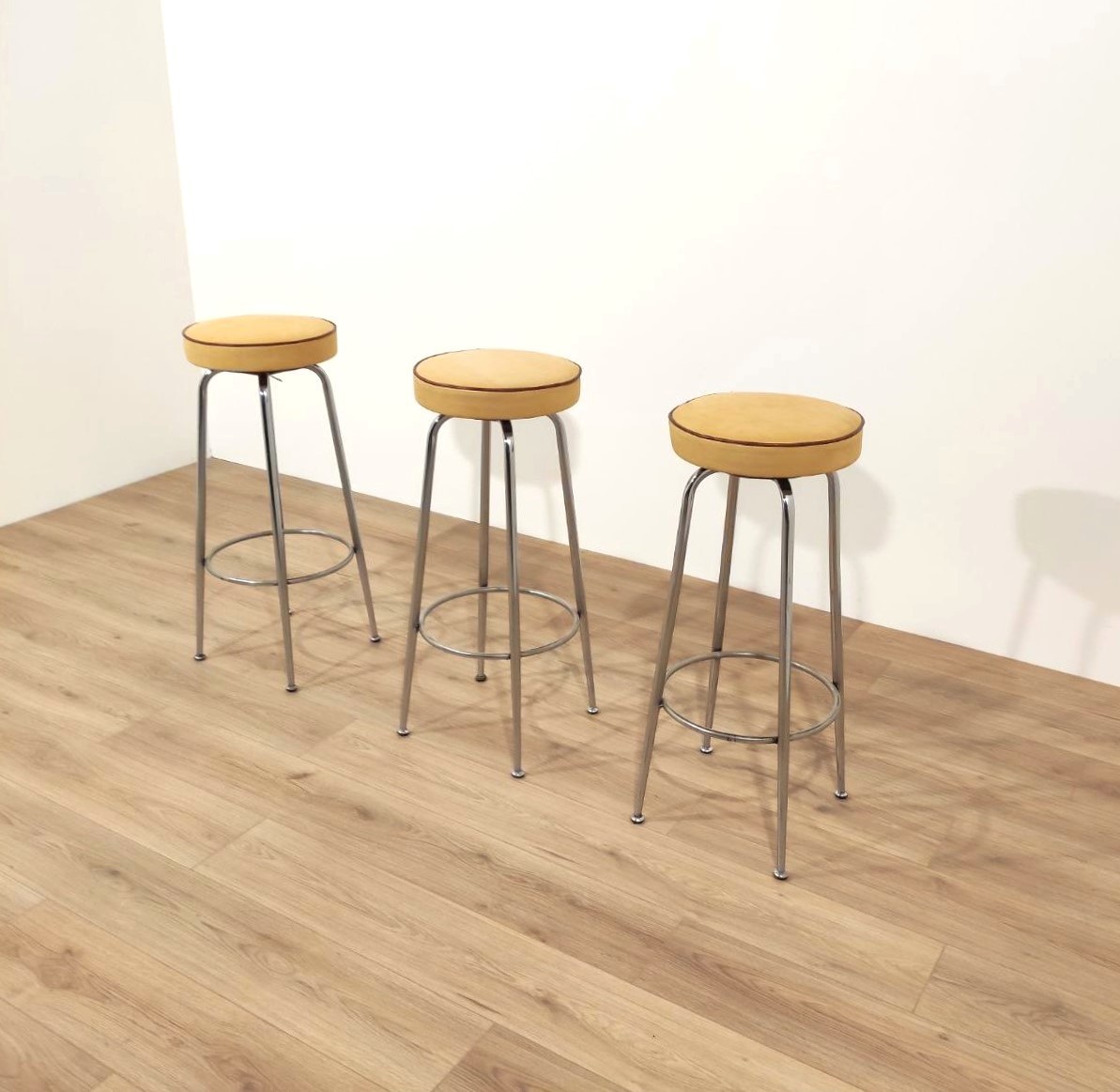 sgabelli,set, 3, da, bar, mid-century, midcentury, mid, century, 1950s, metallo, cromato, pelle, rifatta, scamosciata, 3, bar, stool, Milano, modernariato, 